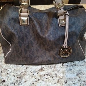 Pre loved Michael Kors Grayson handbag.